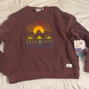 Mountain and Isles Burgundy Sweatshirt with Mountain Graphic size Small NWT